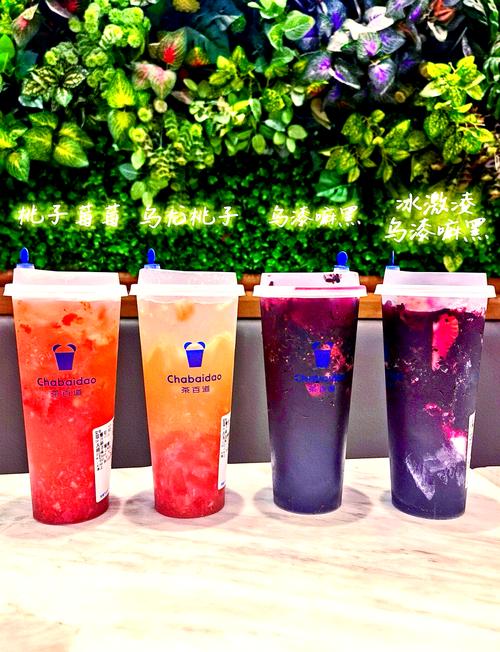 热门网红奶茶新品测评摆拍图