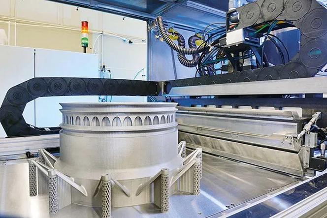 工业金属3D打印机铺粉工作实拍