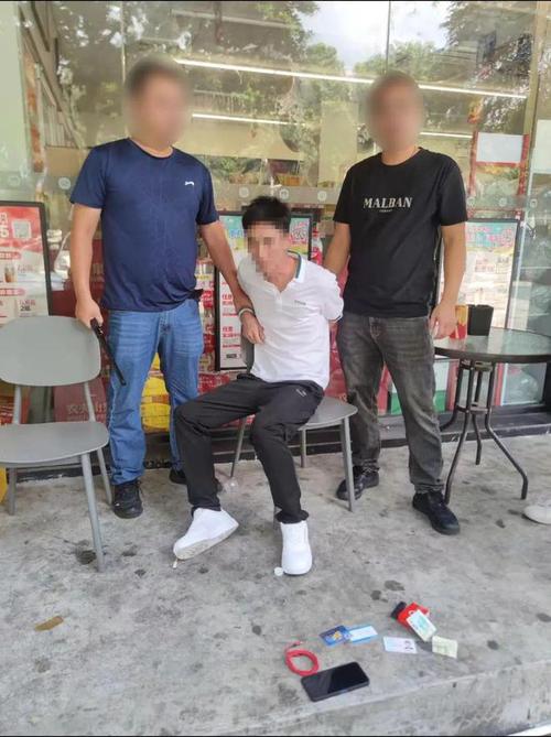 国内地下文物黑市便衣抓捕现场照片