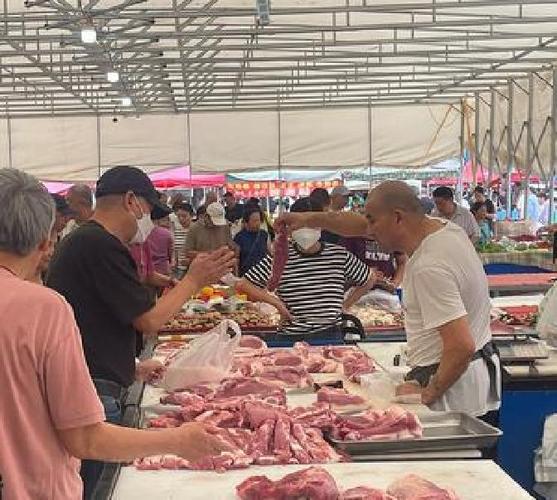 肉摊上的三招：眼看、手按、鼻子闻