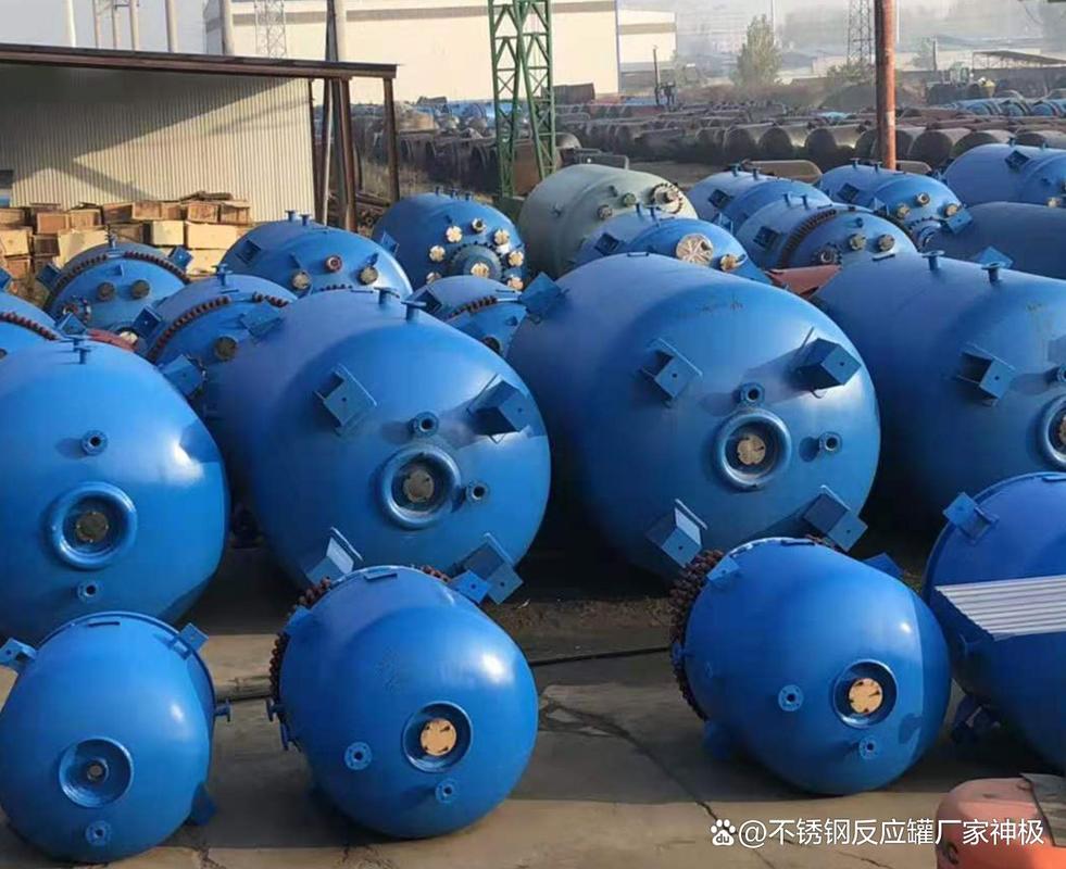 搪瓷反应釜成品堆放厂区实景
