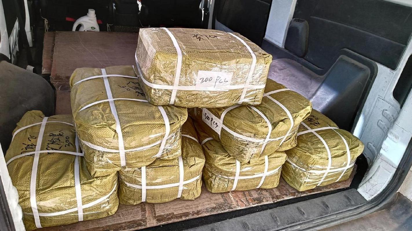 被盗古墓流失文物走私快递包装实拍