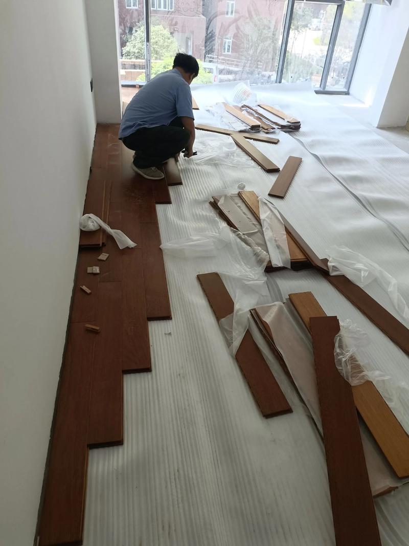 地暖地板到底怎么选？装修老炮儿掏心窝子讲点大实话