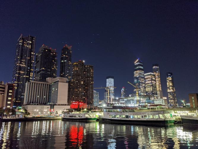 谷歌Pixel与iPhone夜景拍摄对比样张 暗光 高光压制