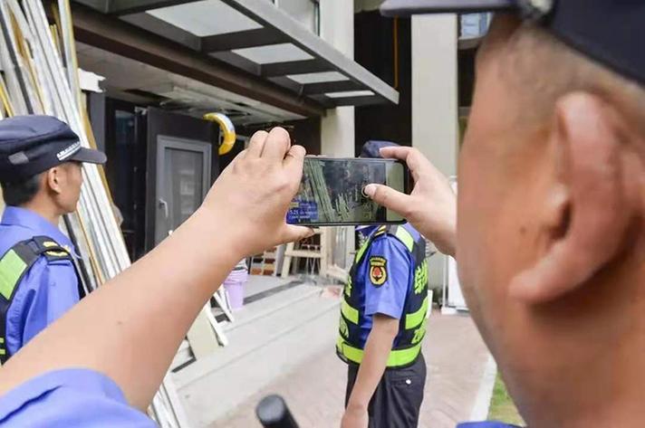 公共场所手机偷拍取证现场图
