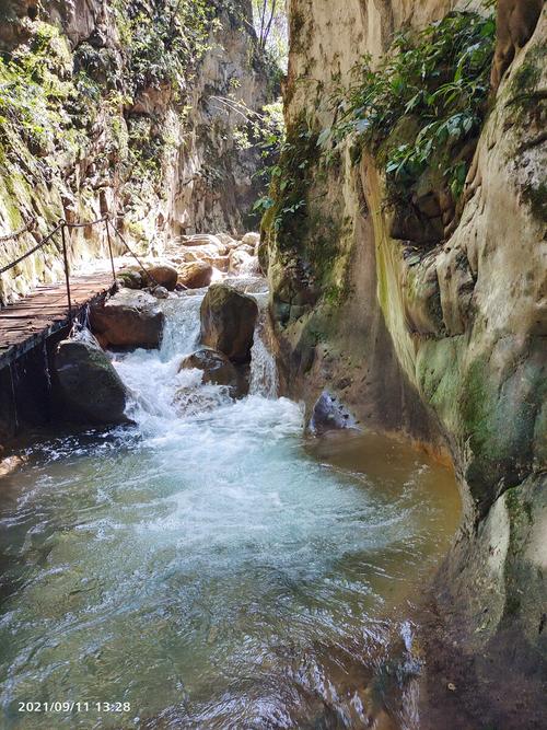 襄阳南漳龙王冲村峡谷溪流