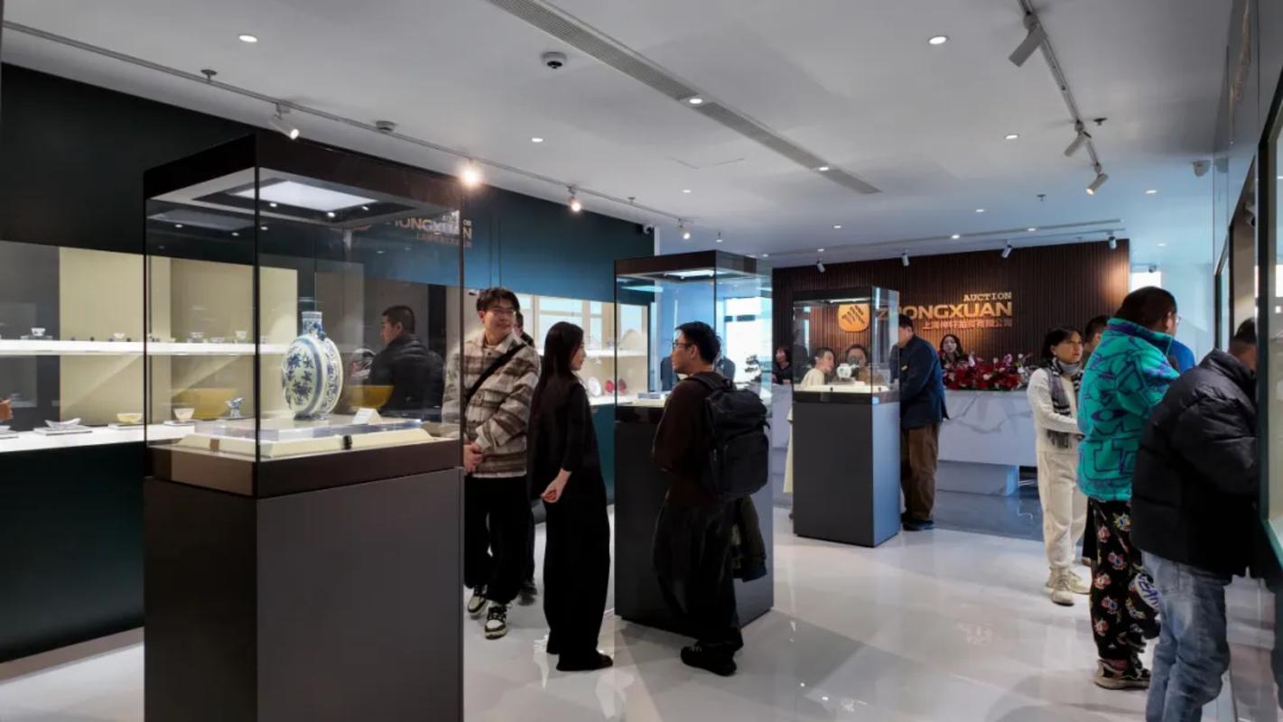 国内合法文物拍卖公开预展现场