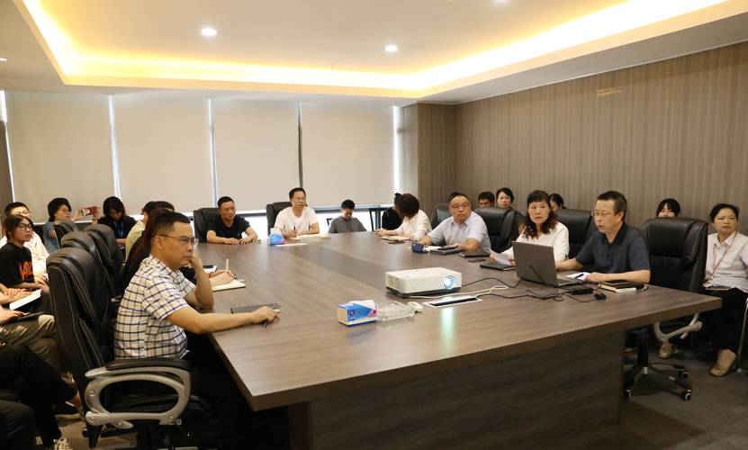 增长团队30分钟站会现场实拍