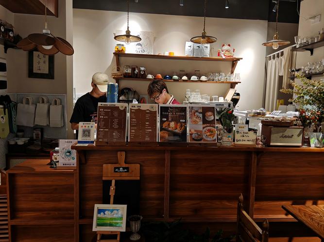 上周在咖啡店里撞见的一幕