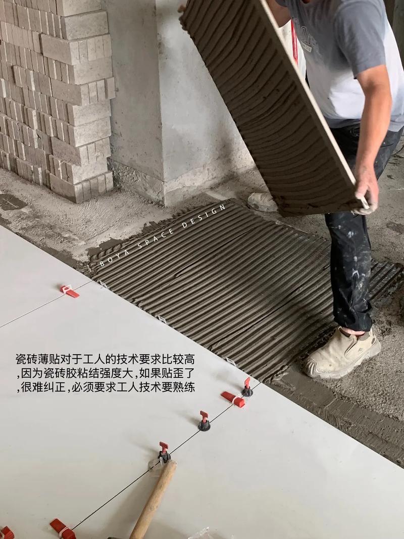 瓦工使用瓷砖胶薄贴大理石瓷砖施工