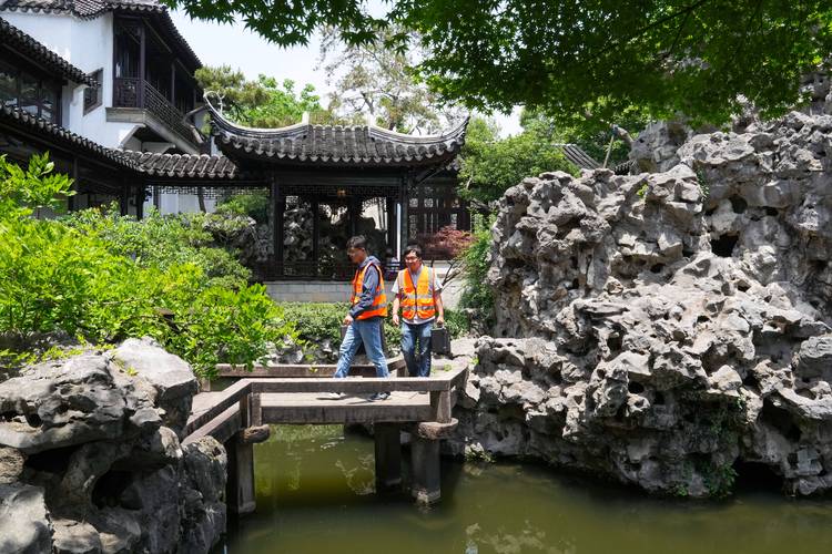 苏州园林工作场景
