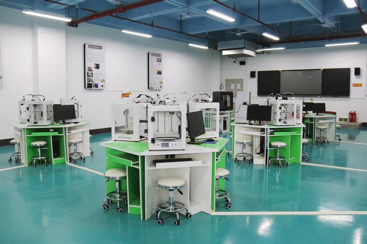硬件创客空间3D打印设备工作区
