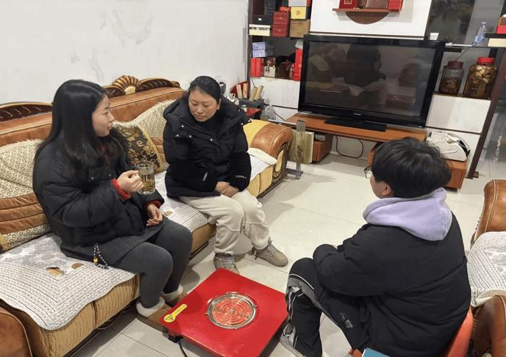家长和学生实地探访大学校园