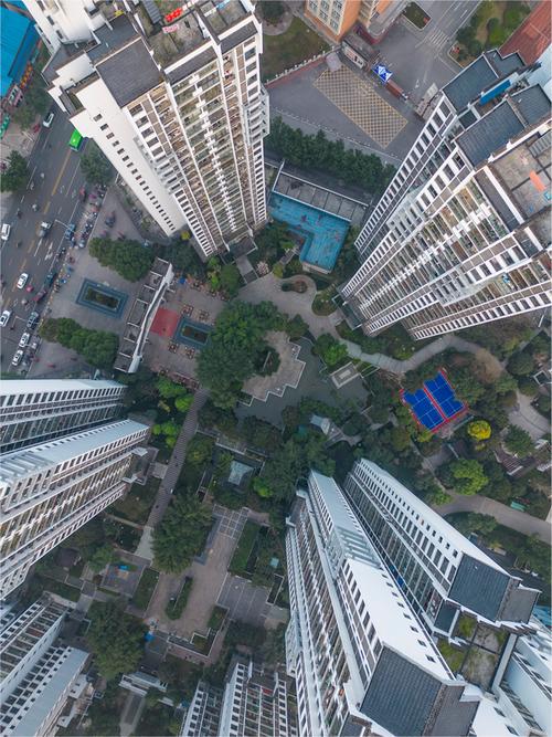 居民小区低空悬停航拍无人机