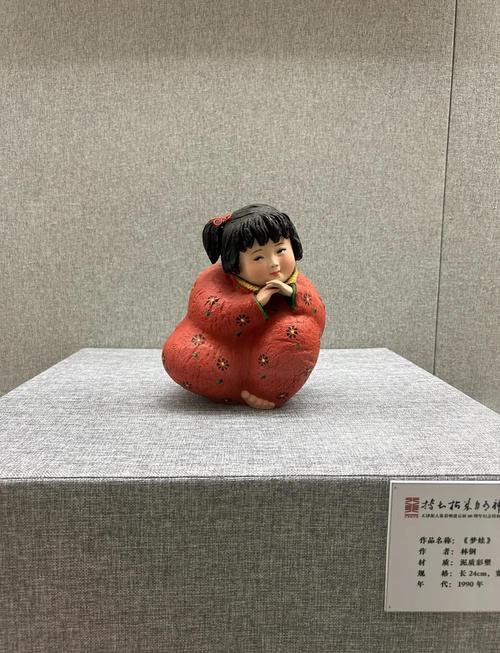 天津泥人张师傅手工捏制小人物彩塑场景