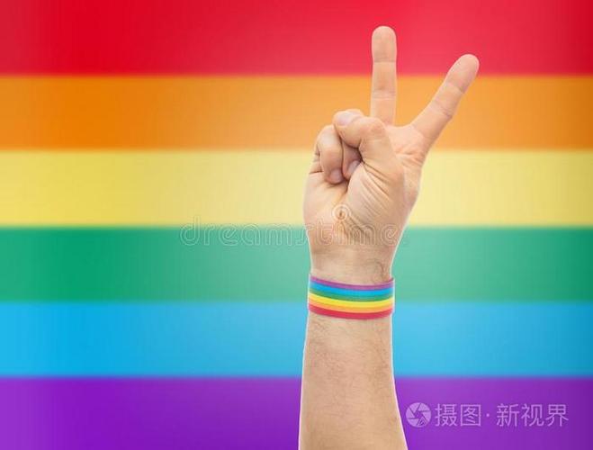 走的时候，彩虹还粘在袖口
