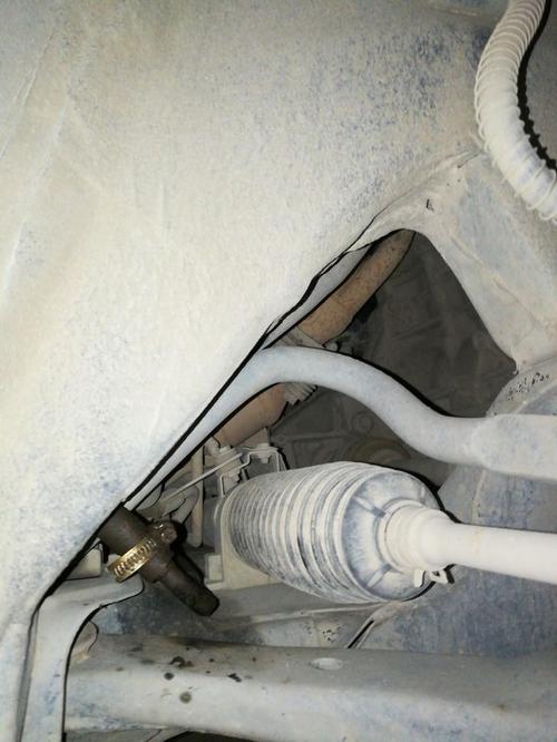 汽车转向助力油管接口油泥实拍
