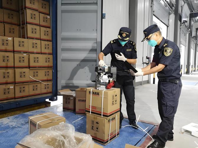 海关监管进出境包裹查验现场图