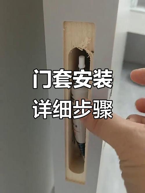 师傅定位安装房门合页打孔操作