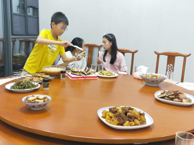 家庭餐桌上雅典民主投票亲子活动实拍