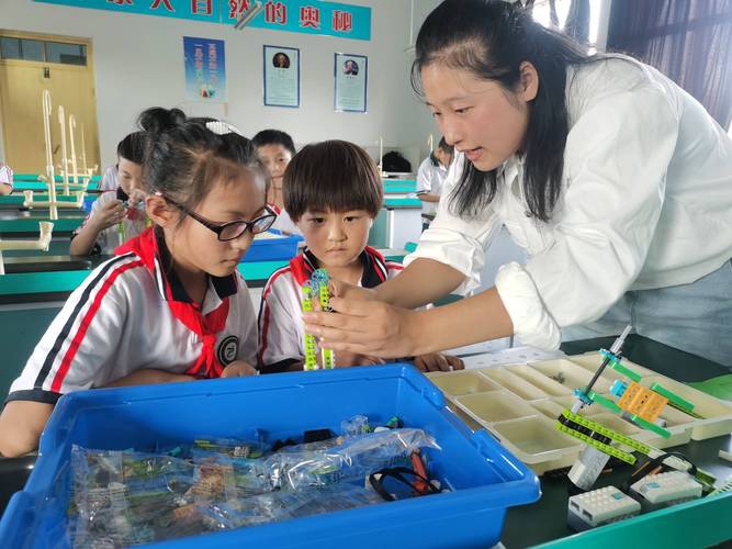 双减后学校课后服务场景