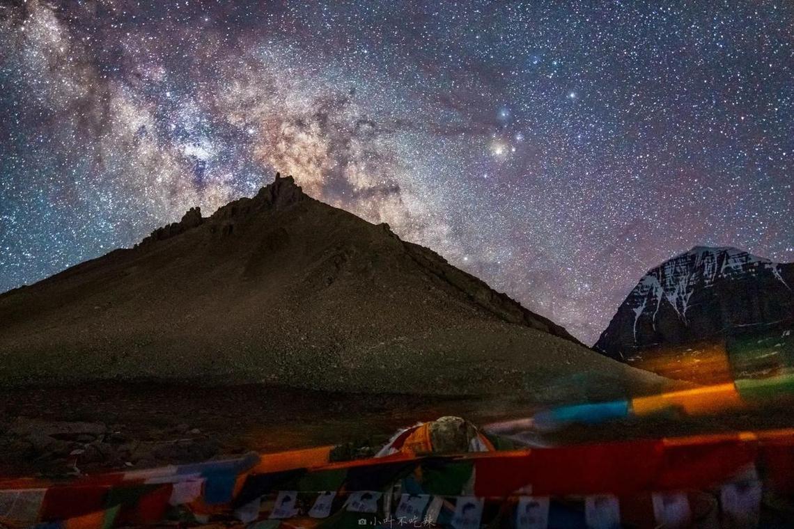西藏阿里暗夜公园银河拱桥长曝光摄影