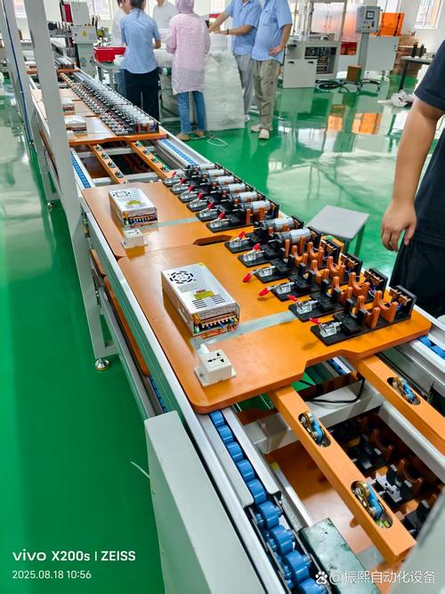 工厂正在运行的电源成品老化线实拍