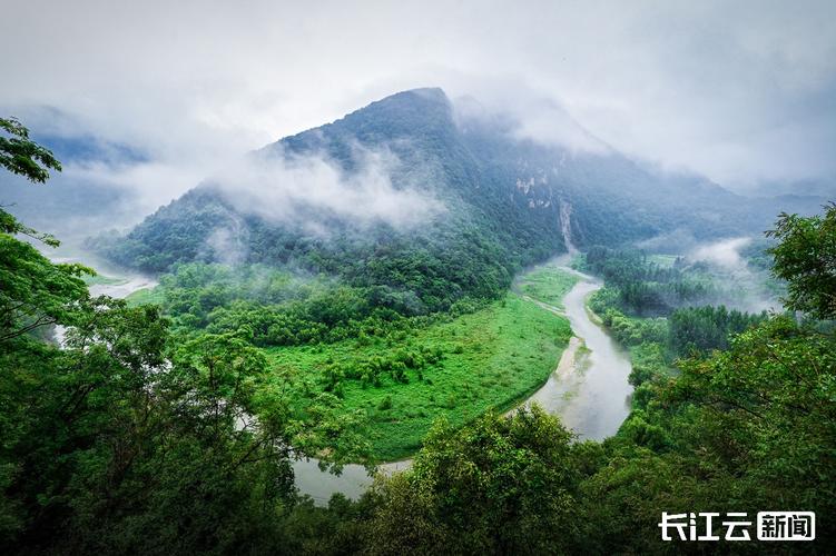 湖北襄阳南漳衡山漳河山林全景