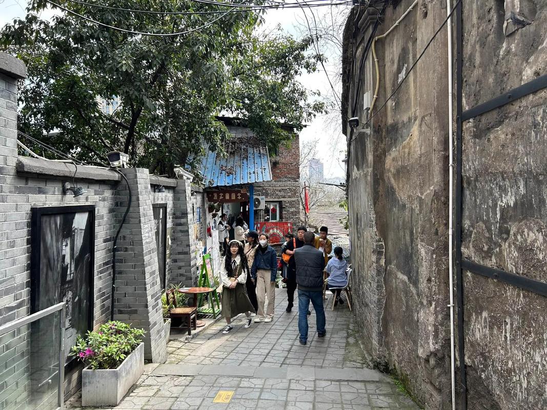 第三站：山城老巷——马蹄街到体心堂，菜市场的生命力