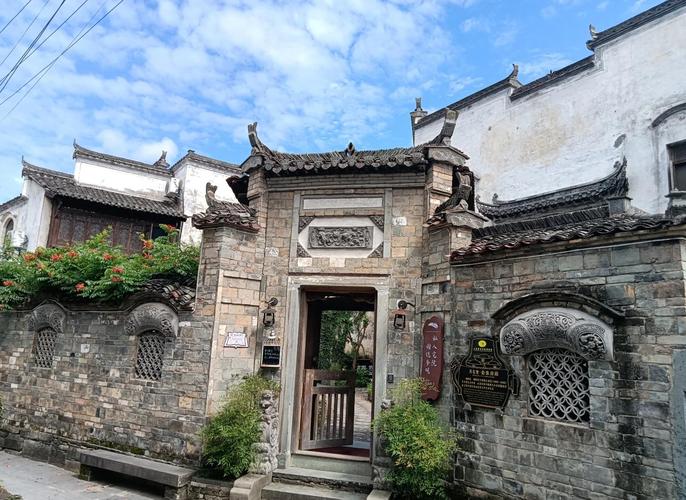 隐藏彩蛋:住一晚徽派老宅,泡一池星空