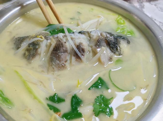 洱海鲫鱼汤