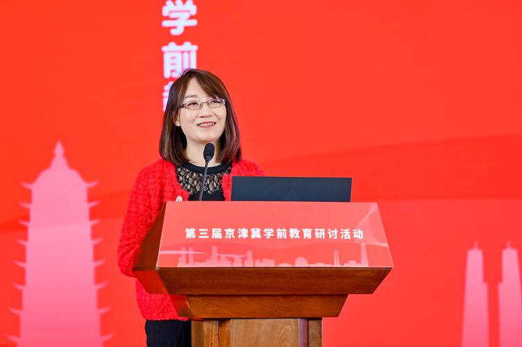 简历修改前后对比图,红色批注修改痕迹