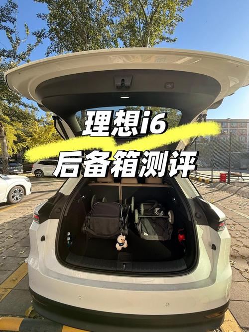 婴儿车塞进小轿车后备箱实测图