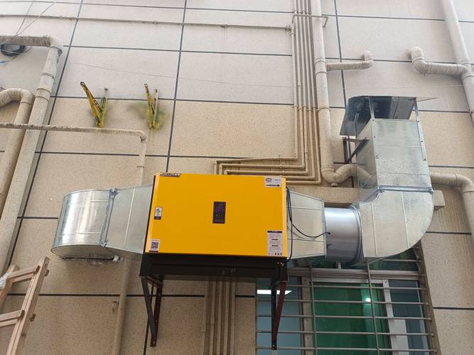 餐饮厨房油烟净化器安装现场案例图