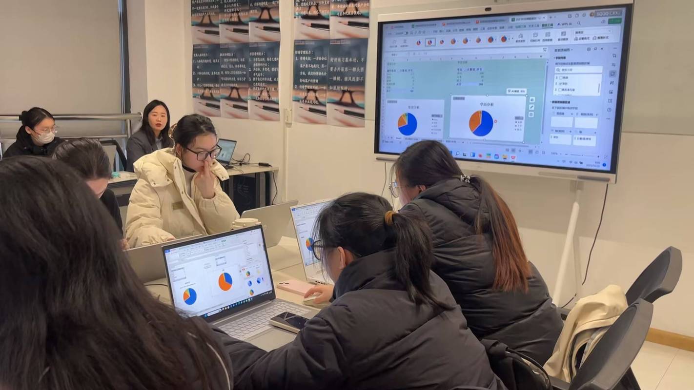 职业院校学生参与企业横向课题数据采集实训场景图