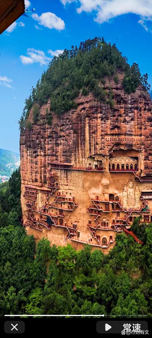 麦积山石窟远景孤峰麦垛景观