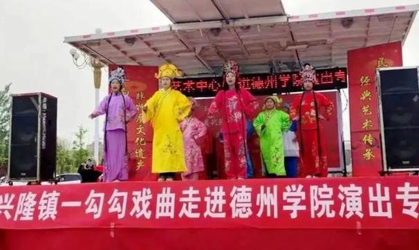 德州临邑乡村大集临时木板戏台一勾勾演出