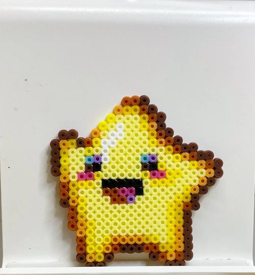 儿童拼贴作品灰块堆左下角粉星星贴右上角