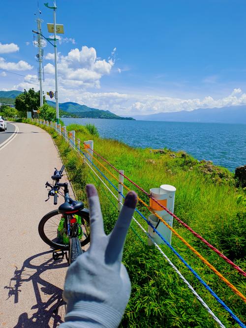洱海西岸骑行道风景