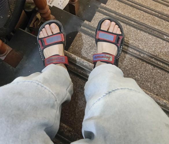 能留住的,只有脚上的记忆