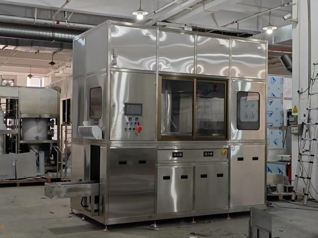 溶剂型工业清洗剂在密闭超声波清洗机中作业