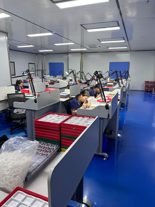 儿童餐具生产车间碰撞强度检测工位实拍