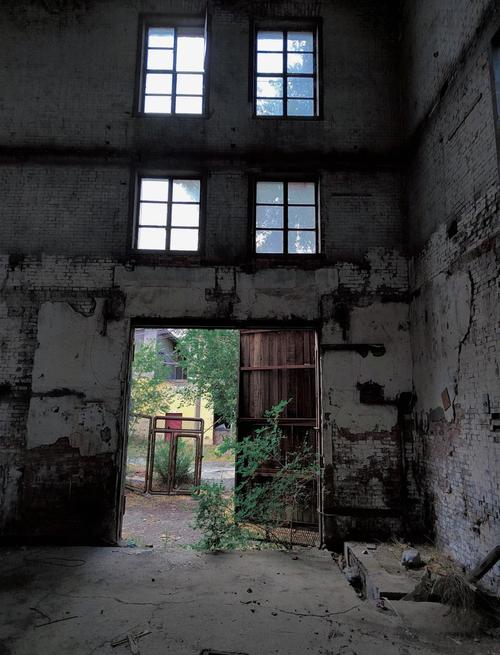 3. 废弃纺织厂的“时空胶囊”:一个时代的停尸房