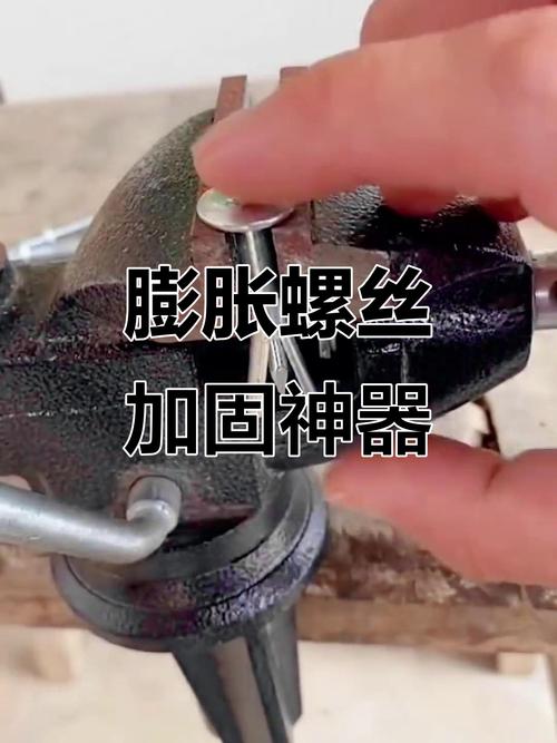 吊灯安装膨胀螺丝固定细节 装修安全