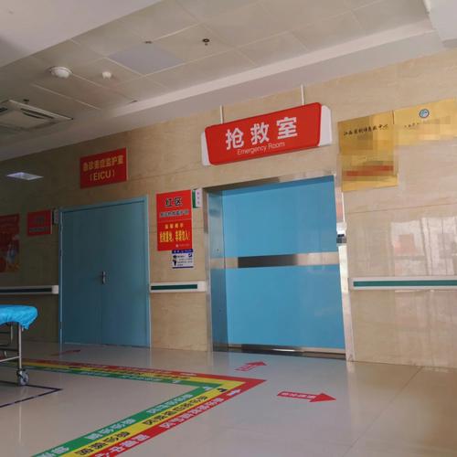 高校辅导员深夜陪学生急诊