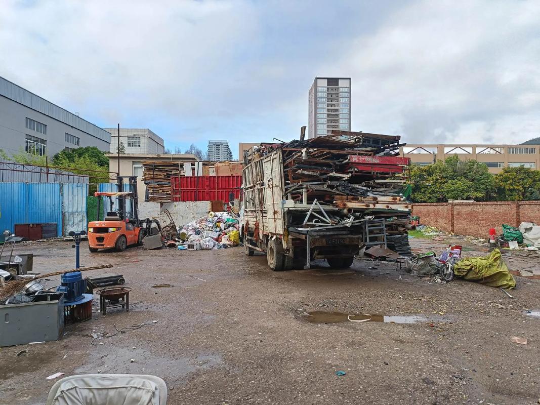 工业废金属堆场分拣实拍