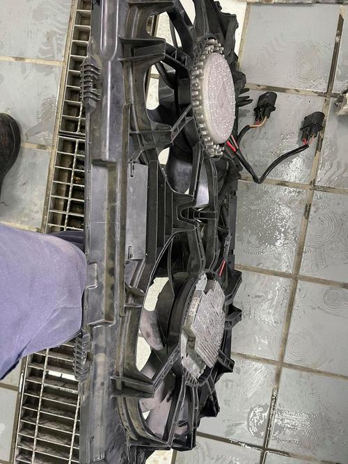 汽车维修电子风扇水温验证实拍