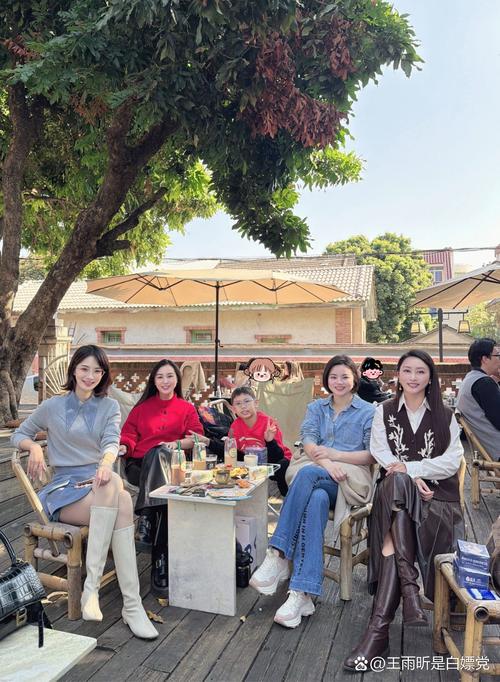 多人户外聚餐分餐实景图