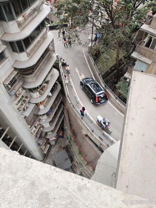 重庆白象居无梯楼道转角凉虾摊