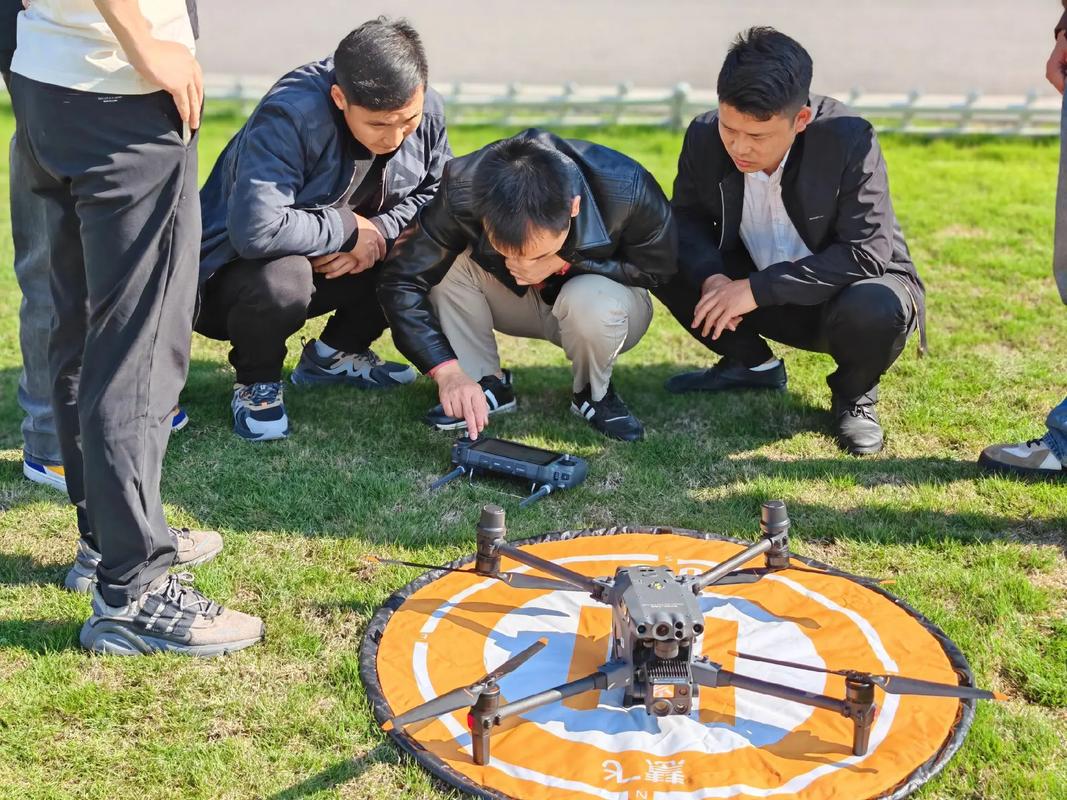 中专生无人机实操飞行训练